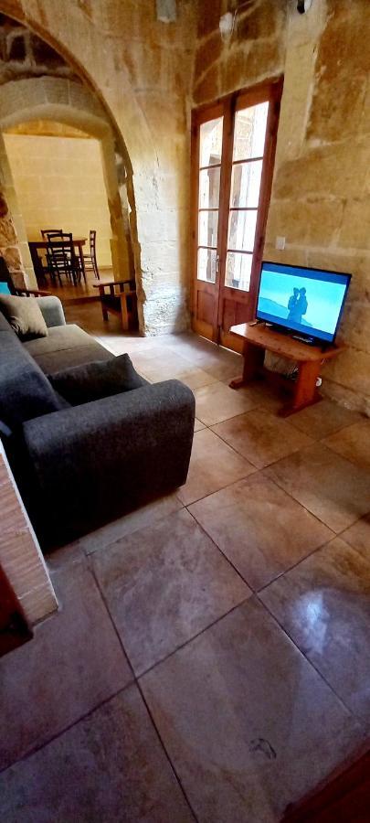 Ta Lucia Farmhouse With Private Pool And Bbq Villa Santa Luċija Esterno foto